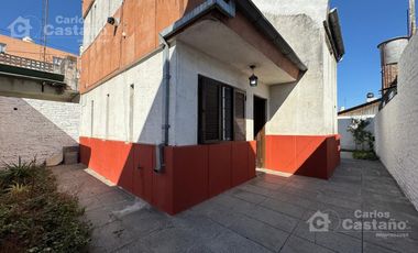 Exc Casa en PH al C/Frente, 3 Amb con Jardín y patio.