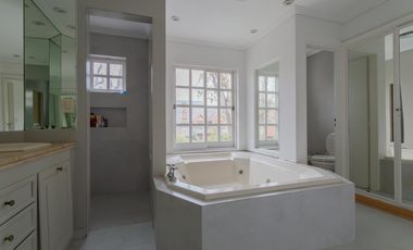 Casa en alquiler o venta en Barrio Privado en San Isidro