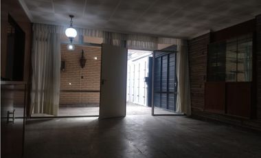 ALQUILER- CASA ESQUINA 4 DORMITORIOS- BARRIO MAIPÚ