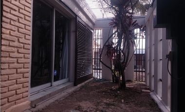 ALQUILER- CASA ESQUINA 4 DORMITORIOS- BARRIO MAIPÚ