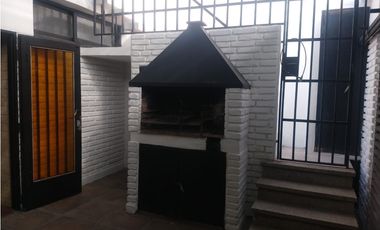 ALQUILER- CASA ESQUINA 4 DORMITORIOS- BARRIO MAIPÚ