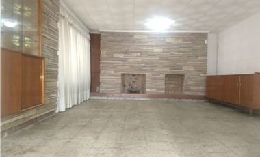 ALQUILER- CASA ESQUINA 4 DORMITORIOS- BARRIO MAIPÚ