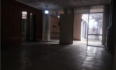 ALQUILER- CASA ESQUINA 4 DORMITORIOS- BARRIO MAIPÚ