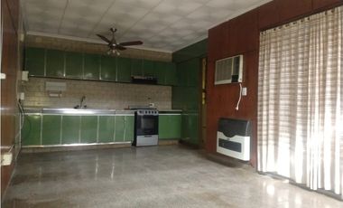 ALQUILER- CASA ESQUINA 4 DORMITORIOS- BARRIO MAIPÚ