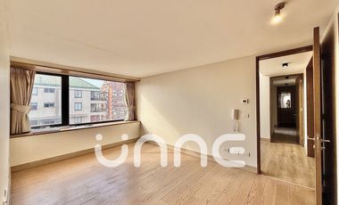 DOBLE ALTURA, TERRAZA DE 30M2, SALA DE ESTAR, COCINA ABIERTA