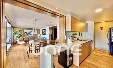DOBLE ALTURA, TERRAZA DE 30M2, SALA DE ESTAR, COCINA ABIERTA