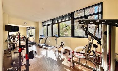 DOBLE ALTURA, TERRAZA DE 30M2, SALA DE ESTAR, COCINA ABIERTA