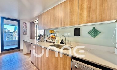 DOBLE ALTURA, TERRAZA DE 30M2, SALA DE ESTAR, COCINA ABIERTA