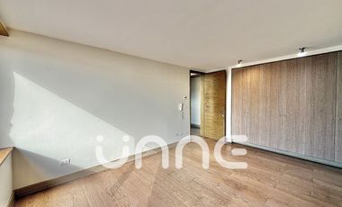 DOBLE ALTURA, TERRAZA DE 30M2, SALA DE ESTAR, COCINA ABIERTA