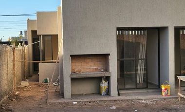VENTA CASA A ESTRENAR 2 DORM B° PRIVADO RUSSELL