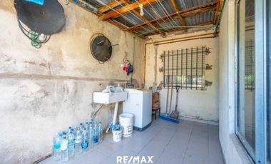 VENTA CASA TRES DORMITORIOS CON GARAGE Y PATIO