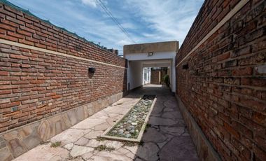 CASA EN ALQUILER 2 DORM 2 COCH EN FOM. 9 DE JUL