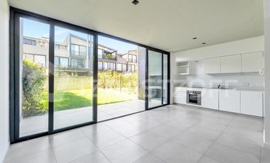 Departamento de 3 ambientes con Jardin propio