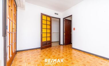 IMPONENTE CASA- DONADO 400. EXCELENTE UBICACION
