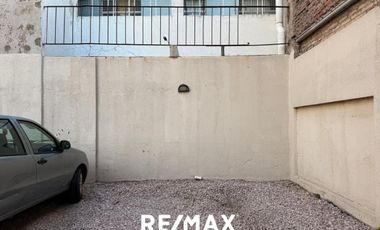 DEPARTAMENTO SEMIPISO de categoría, Cochera,centro