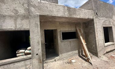 VENTA LOTE 1048MTS CON EDIFICACIÓN  CUESTA BLANCA