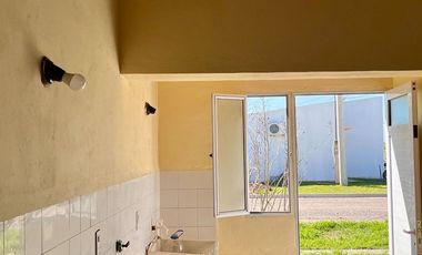 Alquiler CASA un dormitorio - San Carlos Norte.-