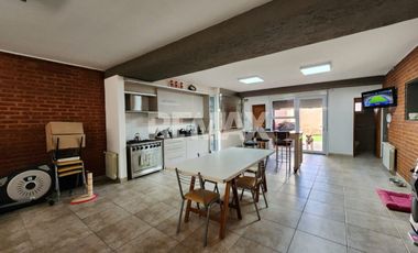 ALQUILER | CASA NIVEL GERENCIAL | 4 DORMITORIOS