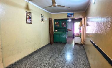 CASA CON DPTO EN VILLA MITRE. EXCELENTE UBICACION!