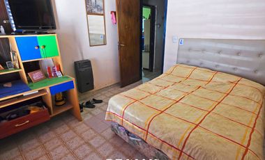 CASA CON DPTO EN VILLA MITRE. EXCELENTE UBICACION!