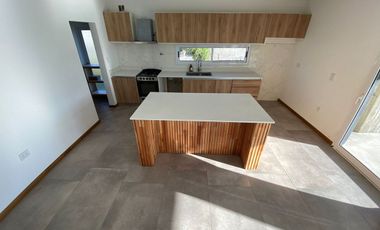 CASA 5 AMBIENTES EN ALQUILER EN CANNING