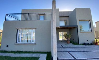 CASA 5 AMBIENTES EN ALQUILER EN CANNING