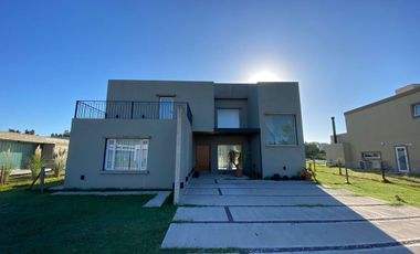 CASA 5 AMBIENTES EN ALQUILER EN CANNING