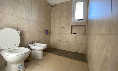 CASA 5 AMBIENTES EN ALQUILER EN CANNING