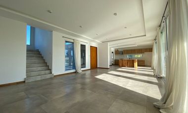 CASA 5 AMBIENTES EN ALQUILER EN CANNING