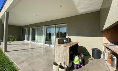 CASA 5 AMBIENTES EN ALQUILER EN CANNING
