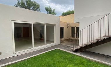 CASA RENTA JURICA en Calle Privada con vigilancia