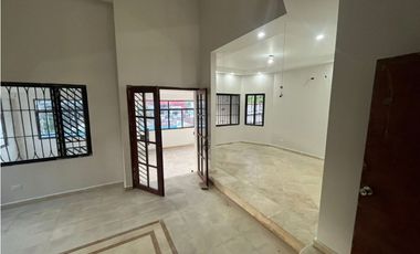 Casa de 3 Niveles en Hato Pintado con Piscina en Venta - LH