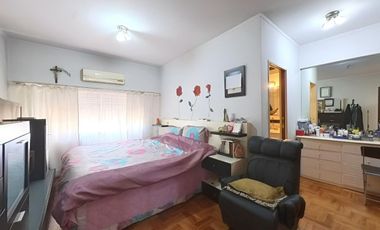 VENTA CASA Chalet 6 Amb. 5 Hab. Velez Sarsfield