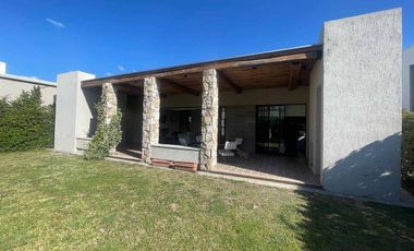 CASA EN VENTA BARRIO PINARES DE FURLOTTI MAIPU