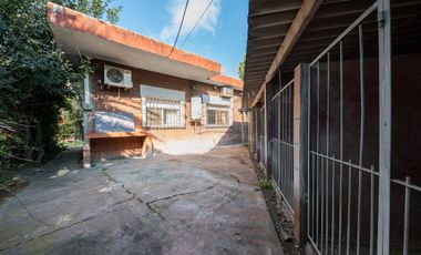VENTA CASA 3 AMBIENTES CON JARDIN, PILAR