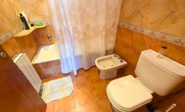 VENTA CASA 4 DORMITORIOS EN TANDIL CON JARDIN