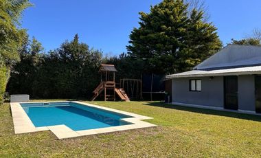 CASA EN VENTA CON QUINCHO Y  PILETA, LOS LAGARTOS