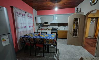 Se venda casa con gran terreno en Sauce Viejo