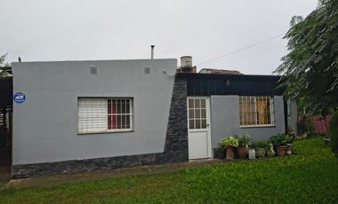Se venda casa con gran terreno en Sauce Viejo