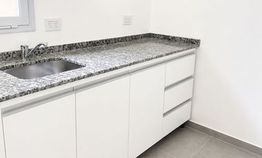 ALQUILER LOFT MODERNO LUMINOSO CON PATIO BALCON