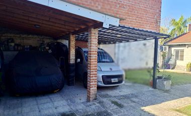 CASA 3 AMBIENTES VENTA GARAJE Y AMPLIO PARQUE