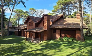 CASA EN VENTA, PINAMAR NORTE 5AMB. ACEPTA PERMUTA