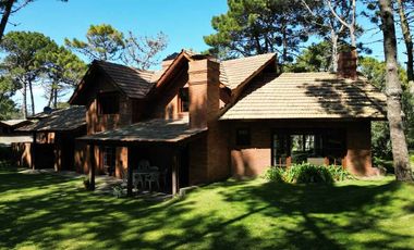 CASA EN VENTA, PINAMAR NORTE 5AMB. ACEPTA PERMUTA