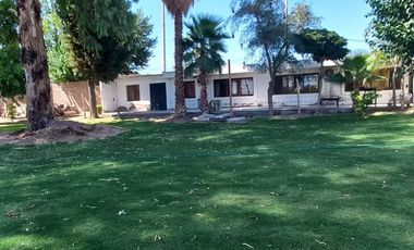 VENTA DE QUINTA, 3 CASAS+SALON COMERCIAL, PISCINA.