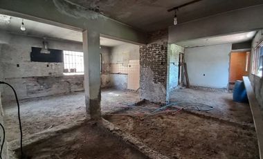 VENTA DE QUINTA, 3 CASAS+SALON COMERCIAL, PISCINA.