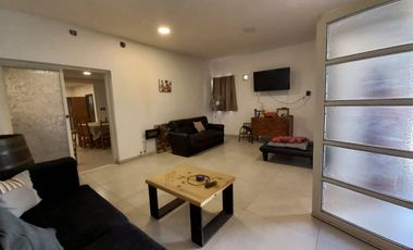 VENTA DE QUINTA, 3 CASAS+SALON COMERCIAL, PISCINA.