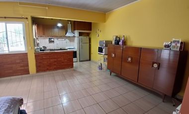 SALÓN  + QUINCHO Y PILETA + CASA