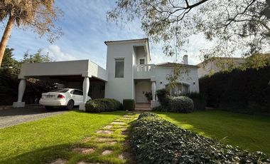 Casa B. Privado El Remanso, Chacras de Coria Mza