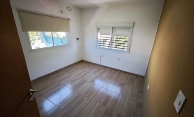 Galpón con Depósito y Oficinas de Categoría