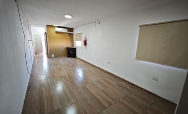 Galpón con Depósito y Oficinas de Categoría